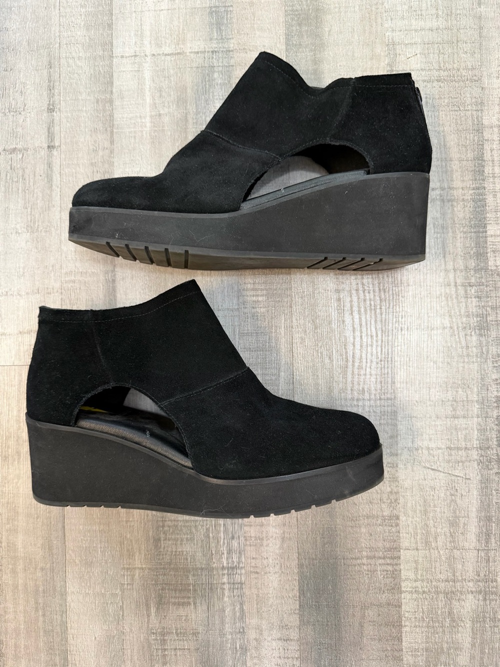 Volatile Womens Size 9 Black Suede Platform Wedge Ankle Booties Side Cutout Zip